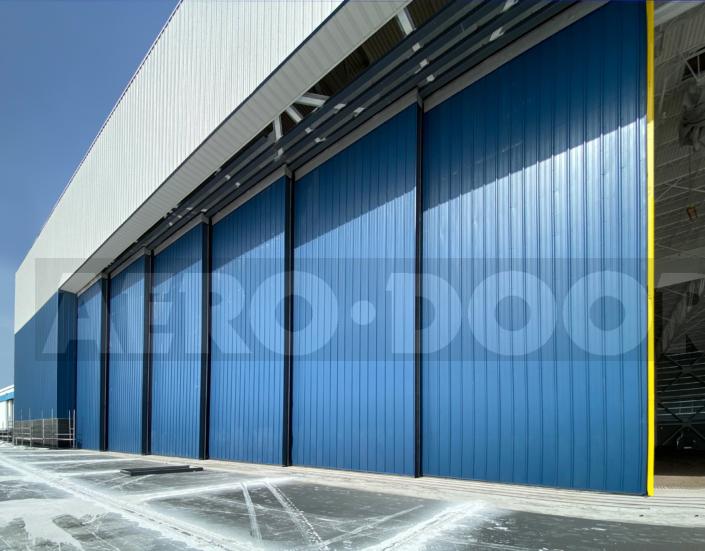 blue hangar steel door united airlines