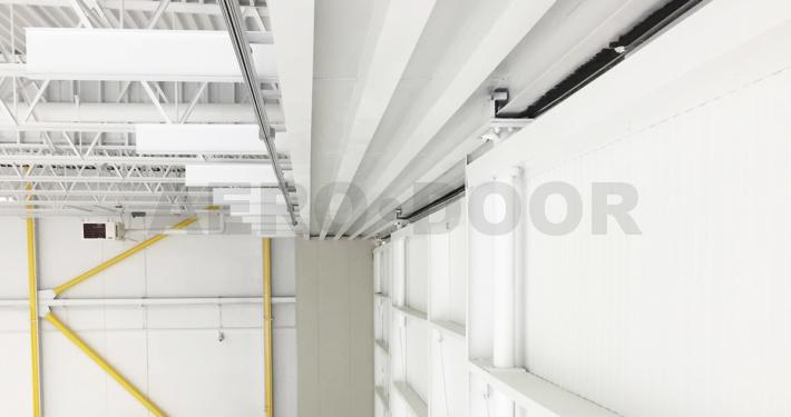 hangar door deflection top guide rollers